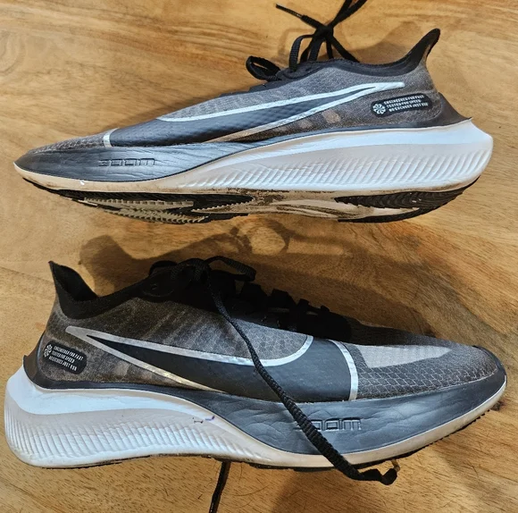Nike Zoom Gravity shoes- 9 - Picture 4 of 14